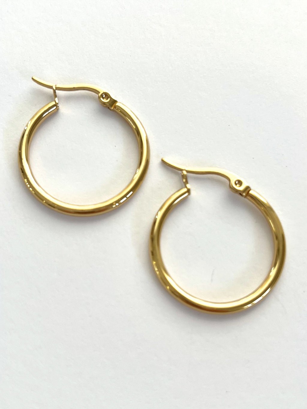 Thin hoop earrings - Blossom